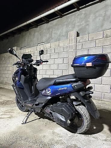 Скутерлер: Макси-скутер 150 куб. см, Бензин — 2