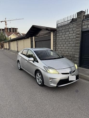 Toyota Prius: 2015 г., 1.8 л, Вариатор, Гибрид — 1