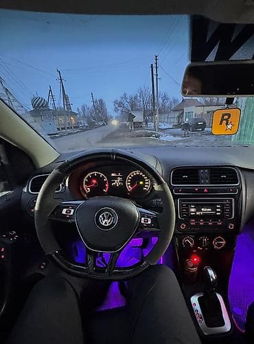 r17 mekab: Volkswagen Polo: 2017 г., Автомат, Седан — 4