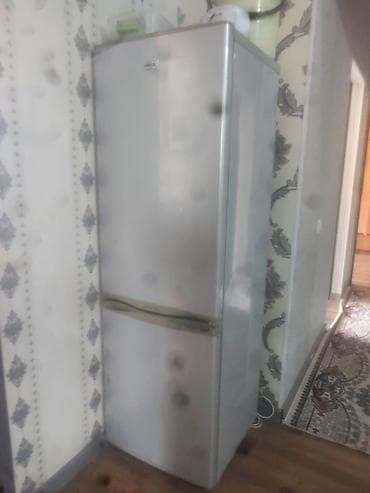 mini refrigerator: Холодильник двухкамерный с нижней морозильной камерой - Классическая — 1