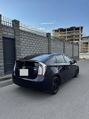 Toyota Prius: 2014 г., 1.8 л, Вариатор — 6