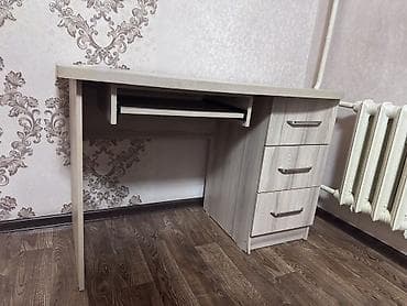 тумбочка офисная: Компьютерный стол, Б/у, С полками — 2