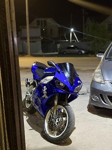 Yamaha YZF-R1, спортбайк в фирменном синем цвете. Новый пластик !