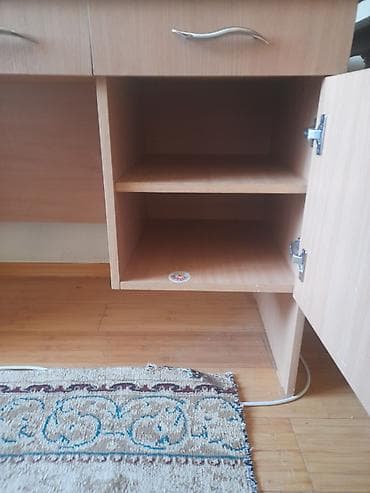 Столдор: Компьютердик үстөлү, Текчелери бар — 3