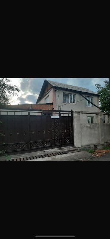 Үйдү ижарага алам: 100 кв. м, 4 бөлмө, Унаа токтотуучу жай, Забор, тосулган — 1