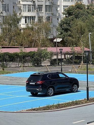 джипы 200000 сом: 100%Родной окрас Год выпуска:2019 Привод: полный 4WD Обьем:2.2дизель — 5