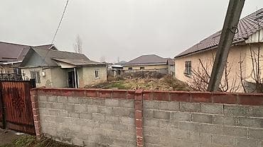 жил массив бакай ата: Продаётся участок 5,5 соток с времянкой. Красная книга имеется. Район — 4