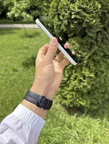 iphone 8 pro: IPhone 17 Pro, Б/у, 256 ГБ, White Titanium, Зарядное устройство, Чехол, Кабель, 97 % — 2