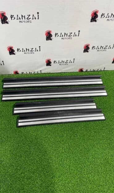 w124: Накладки на порог Привозной из Японии мерседес ешка w124,объём 2.2 — 1