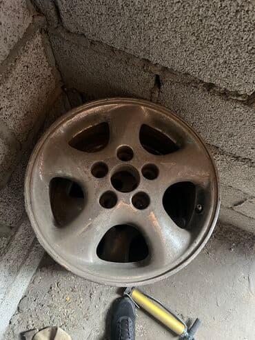 скупка домкрат: Куйма Дисктер R 15 Toyota, Комплект, тешиктери - 5, Колдонулган — 1