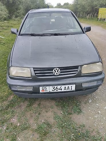 Volkswagen Vento: 1992 г., 2 л, Механика, Бензин, Седан
