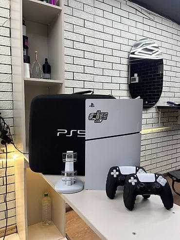 PS 5 слим на 1ТБ отличном состояние есть UFC 5 и подписка на 10 — 2