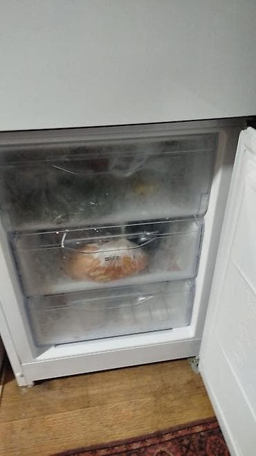 Техника жана электроника: Холодильник двухкамерный, белого цвета, с нижней морозильной камерой — 3