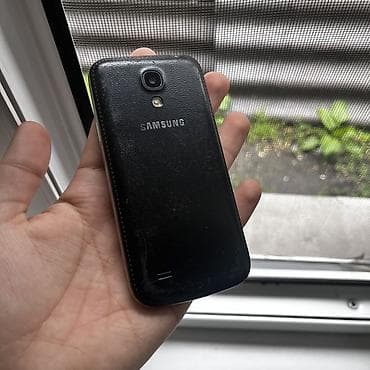 лот смартфонов: Два телефона. 1) Кнопочный раскладной телефон NTT Docomo (японская — 9