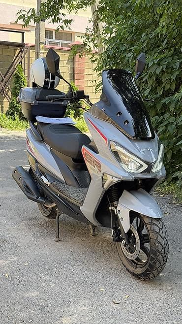 Макси-скутер Yamaha, 150 куб. см, Бензин, Б/у