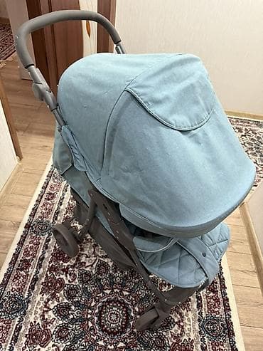 коля: Прогулочная коляска с большим капюшоном, цвет — светло‑голубой — 1