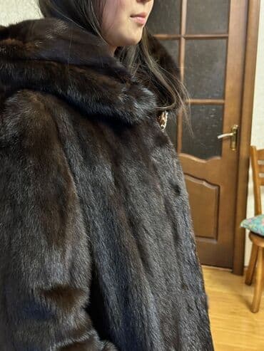 срочно в связи с переездом: Шуба, Норка, По колено, С капюшоном, M — 3