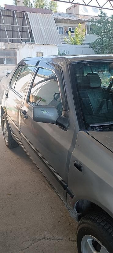 Продажа авто: Volkswagen Vento: 1992 г., 1.8 л, Механика, Бензин, Седан — 3