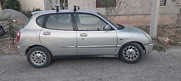 чехлы бу: Daihatsu Sirion: 2000 г., 1.1 л, Механика, Бензин, Хэтчбэк — 2