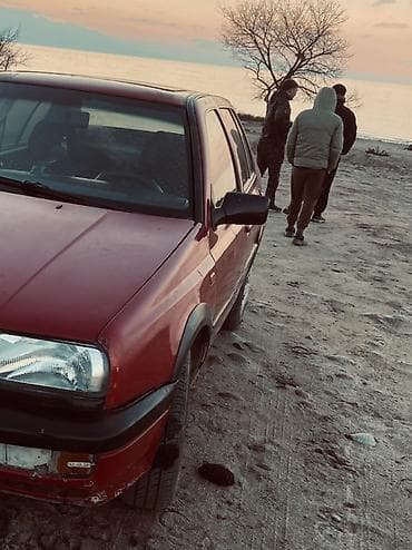 фольцваген: Volkswagen Vento: 1993 г., 1.6 л, Ручные, Бензин, Седан — 3