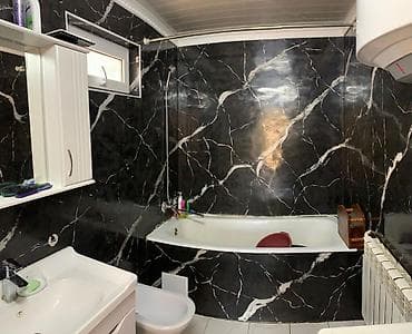 дома с большим участком: Продаётся дом 6соток,под бизнес или для жилья По адресу г.Балыкчы,ул — 7