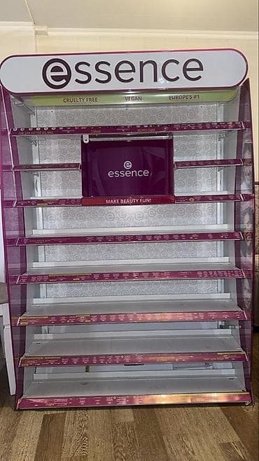 Торговые стенды для косметики Essence и Catrice - Брендированные