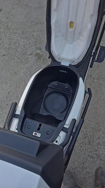 2 gz: Электрический скутер Skillmax (белый) - Агрессивный дизайн с — 6