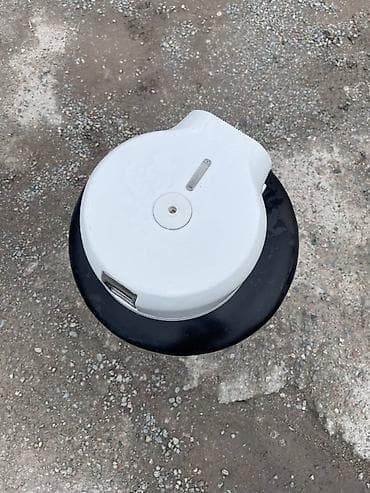 Продаю диспенсары для туалетной бумаги и бумажных полотенец .Б/У