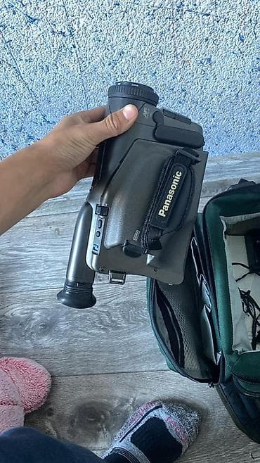 зарядка на камеру: Видеокамера Panasonic VHS-C + комплект - Модель по инструкции — 1