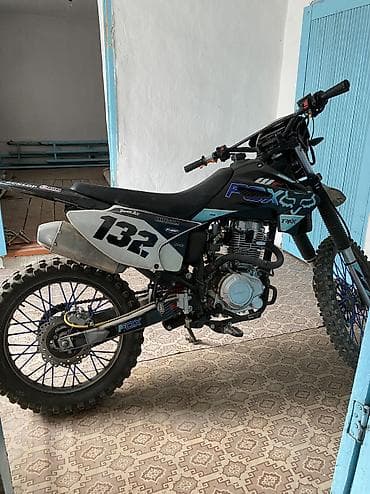 дешёвые питбайки: Питбайк/кроссовый мотоцикл 19/16 с номером 132 - Двигатель — 8