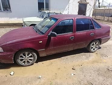 sprinter 315: Седан бордового цвета. Основные характеристики: - Кузов: 4-дверный — 1