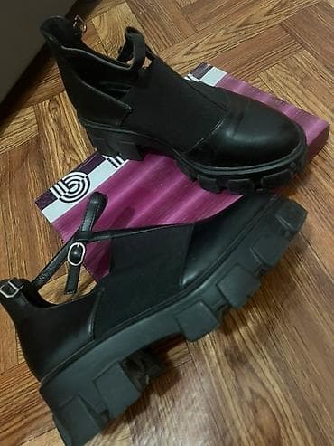 Женские ботинки - Цвет: черный - Верх: гладкая экокожа + эластичные at lalafo.kg Женские ботинки - Цвет: черный - Верх: гладкая экокожа + эластичные