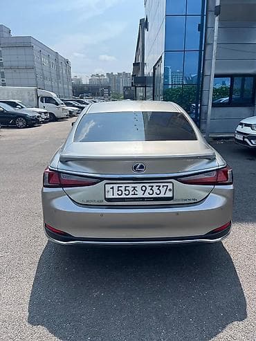 Lexus ES: 2022 г., Вариатор, Гибрид, Седан — 2