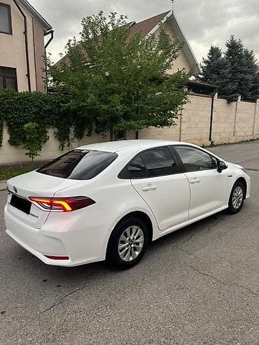 Продажа авто: Toyota Corolla: 2021 г., 1.8 л, Вариатор, Гибрид, Седан — 6