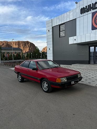 Audi 100: 1987 г., 2.3 л, Механика, Бензин, Седан