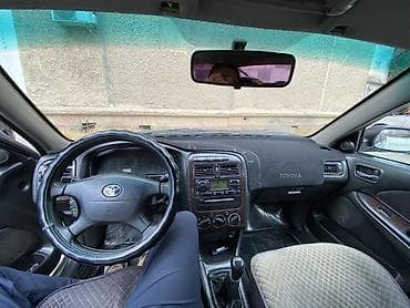 Унаа: Toyota Avensis: 2001 г., 1.8 л, Кол менен иштөөчү, Бензин, Лифтбек — 6