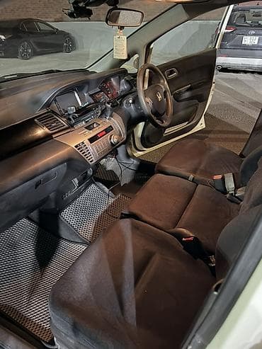 211 2 7: Honda Edix: 2004 г., 2 л, Автомат, Газ, Минивэн — 6