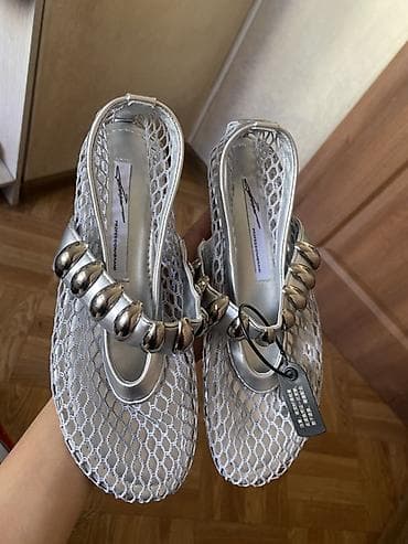 Серебристые сетчатые балетки с декором. - Модель: балетки с закрытым