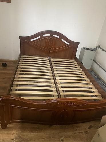 двуспальные деревянные кровати: Двуспальная кровать с высоким изголовьем из массива/шпона древесины — 2