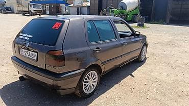 Транспорт: Volkswagen Golf: 1993 г., 1.8 л, Механика, Бензин, Седан — 1