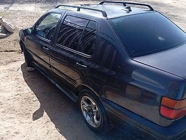 Volkswagen Vento: 1993 г., 1.8 л, Ручные, Бензин, Седан
