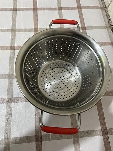 Дуршлаг из нержавеющей стали - Материал: пищевая нержавеющая сталь. -