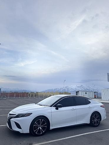 4runner 2010: Toyota Camry: 2018 г., Седан — 1