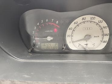 японка машина: Toyota Ist: 2002 г., 1.3 л, Автомат, Бензин, Хэтчбэк — 9