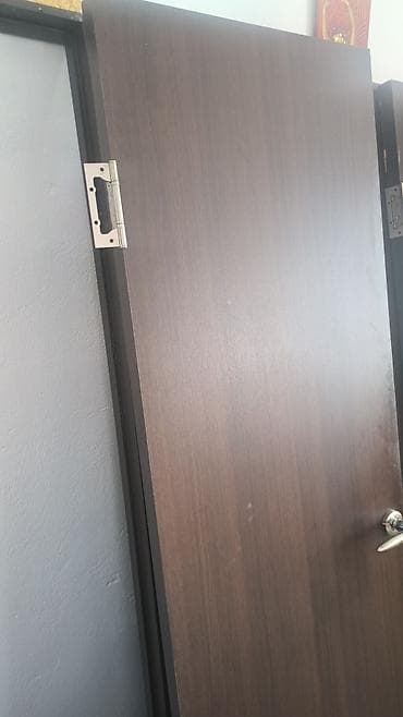 фурнитуры для мебеля: Межкомнатные двери в количестве 6 штук,с ручками и замками.Брон.дверь — 1