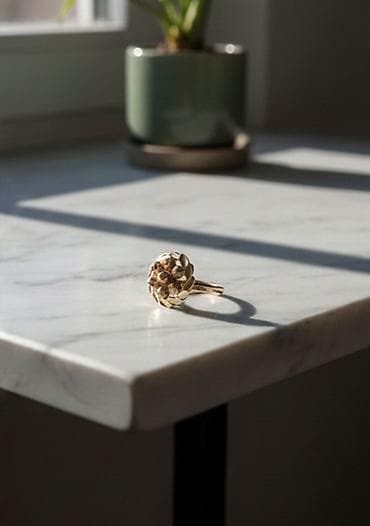 Золотое кольцо с объемным цветком - Материал: желтый металл с