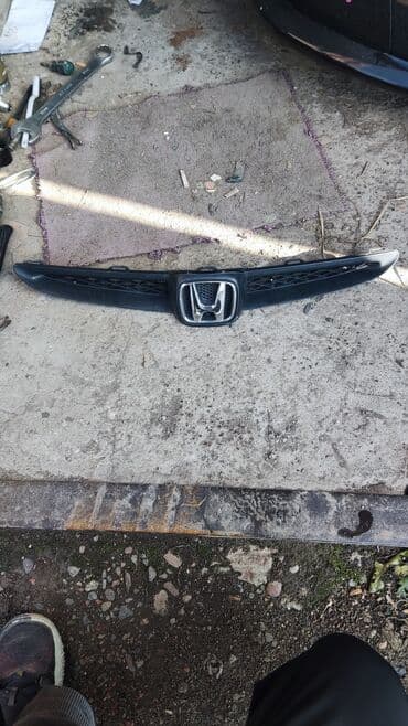 Решетка радиатора Honda Б/у, Оригинал at lalafo.kg Решетка радиатора Honda Б/у, Оригинал