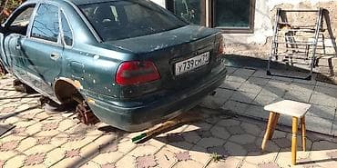 вольва внл: Volvo S40 (первое поколение), седан, темно‑зеленый цвет. - Кузов: 4 — 2