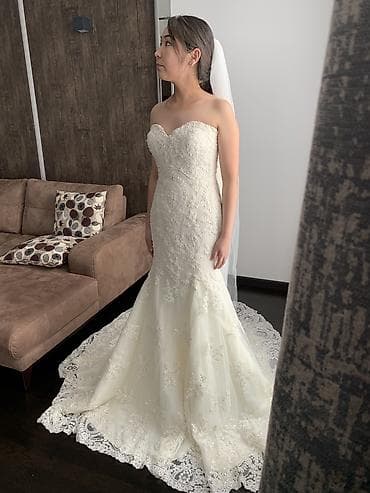 Свадебное платье, M, Открытая спина, Б/у at lalafo.kg Свадебное платье, M, Открытая спина, Б/у