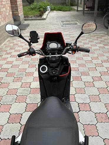 3 sfe: Скутер Wangya (белый/черный с красными акцентами) - Двигатель — 6